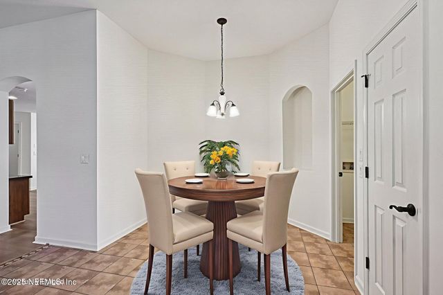 8268 AUTUMNWIND Drive, Jacksonville, FL 32218