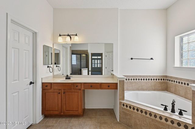 8268 AUTUMNWIND Drive, Jacksonville, FL 32218