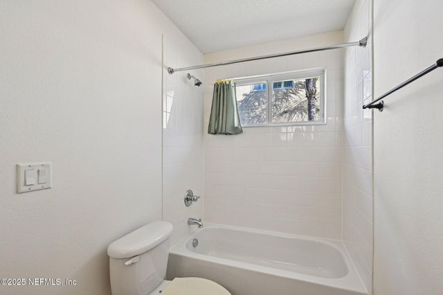 8268 AUTUMNWIND Drive, Jacksonville, FL 32218