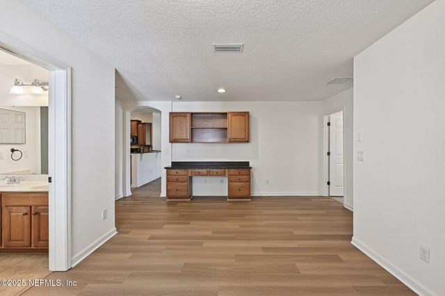 8268 AUTUMNWIND Drive, Jacksonville, FL 32218