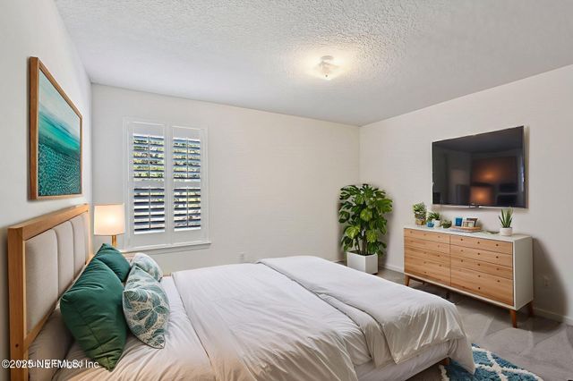 8268 AUTUMNWIND Drive, Jacksonville, FL 32218