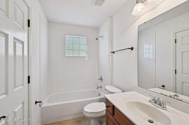 8268 AUTUMNWIND Drive, Jacksonville, FL 32218