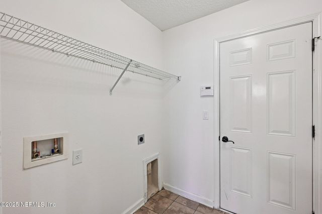 8268 AUTUMNWIND Drive, Jacksonville, FL 32218