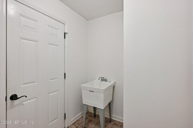 8268 AUTUMNWIND Drive, Jacksonville, FL 32218