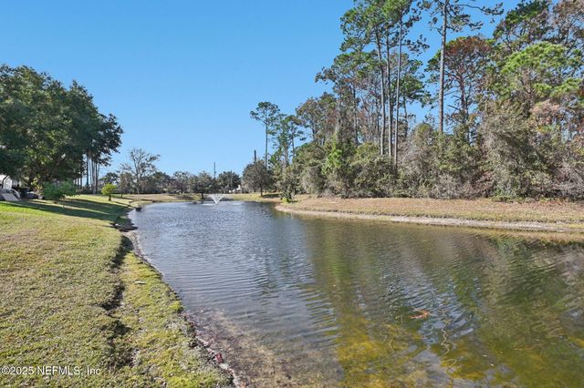 8268 AUTUMNWIND Drive, Jacksonville, FL 32218