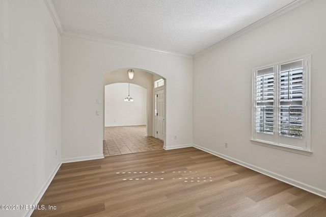 8268 AUTUMNWIND Drive, Jacksonville, FL 32218