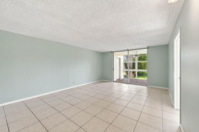 950 NW 80TH Avenue 204, Margate, FL 33063