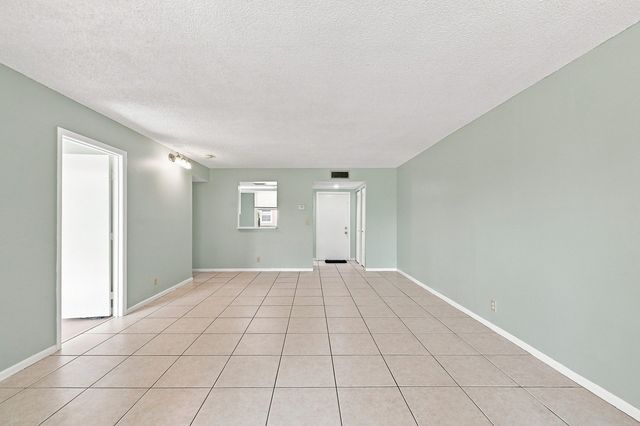 950 NW 80TH Avenue 204, Margate, FL 33063