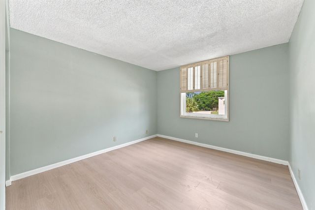 950 NW 80TH Avenue 204, Margate, FL 33063