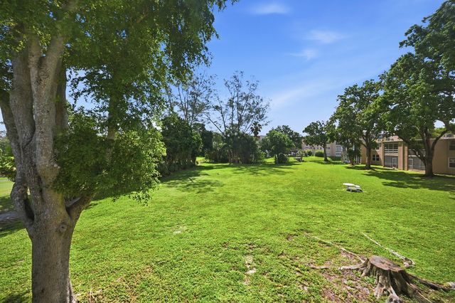 950 NW 80TH Avenue 204, Margate, FL 33063