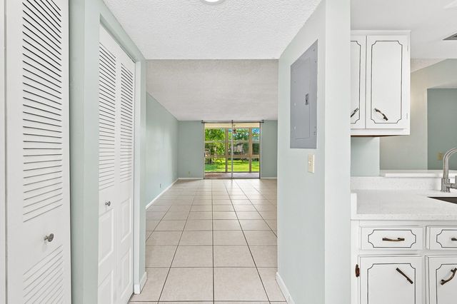 950 NW 80TH Avenue 204, Margate, FL 33063