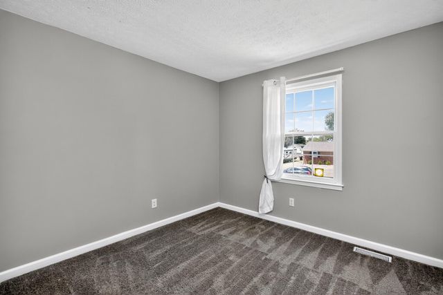 112 Queensway Drive, Versailles, KY 40383