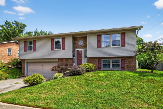 112 Queensway Drive, Versailles, KY 40383