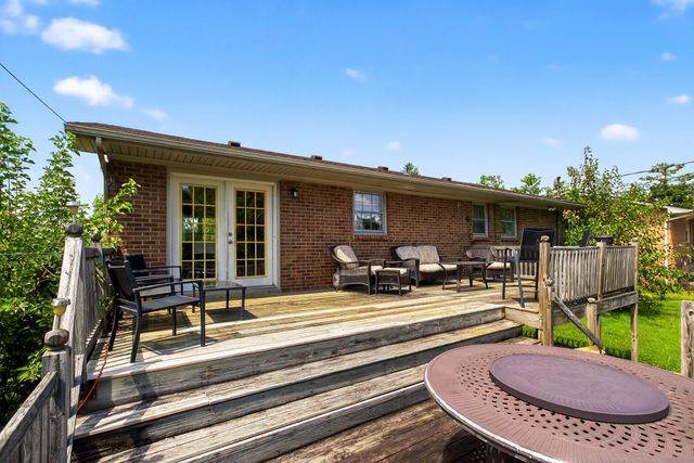 112 Queensway Drive, Versailles, KY 40383