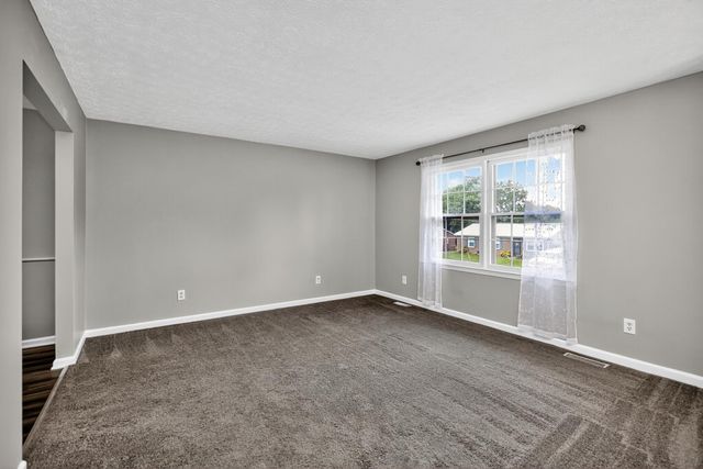 112 Queensway Drive, Versailles, KY 40383