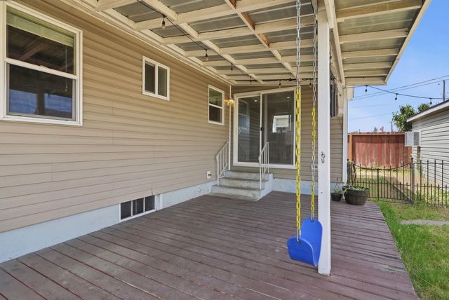 1207 E Lacrosse Ave, Spokane, WA 99207