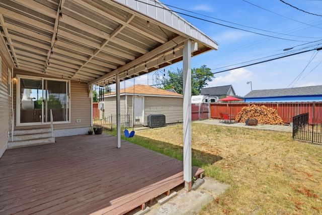 1207 E Lacrosse Ave, Spokane, WA 99207