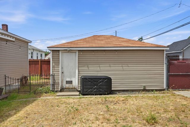 1207 E Lacrosse Ave, Spokane, WA 99207