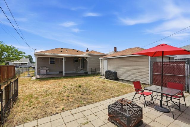 1207 E Lacrosse Ave, Spokane, WA 99207
