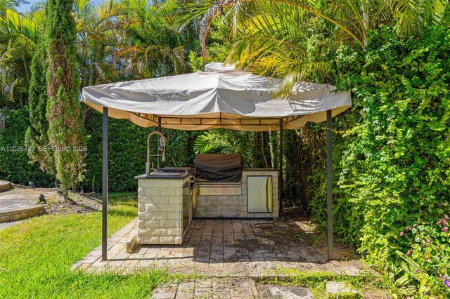 730 NE 116th St, Biscayne Park, FL 33161