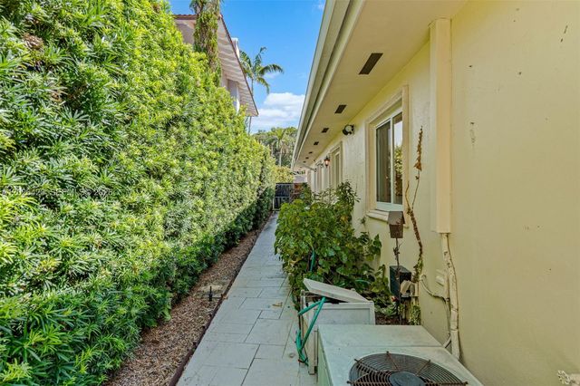 730 NE 116th St, Biscayne Park, FL 33161
