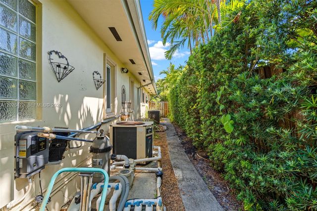 730 NE 116th St, Biscayne Park, FL 33161