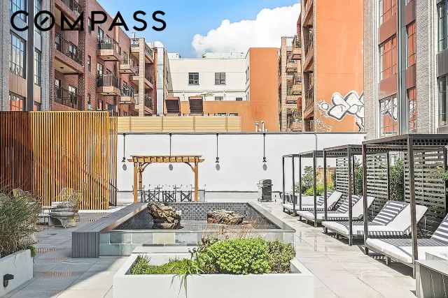 3726 32nd St Apt 6N, New York City, NY 11101