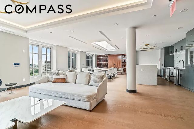 3726 32nd St Apt 6N, New York City, NY 11101