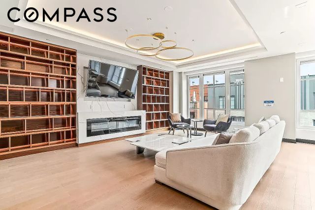 3726 32nd St Apt 6N, New York City, NY 11101