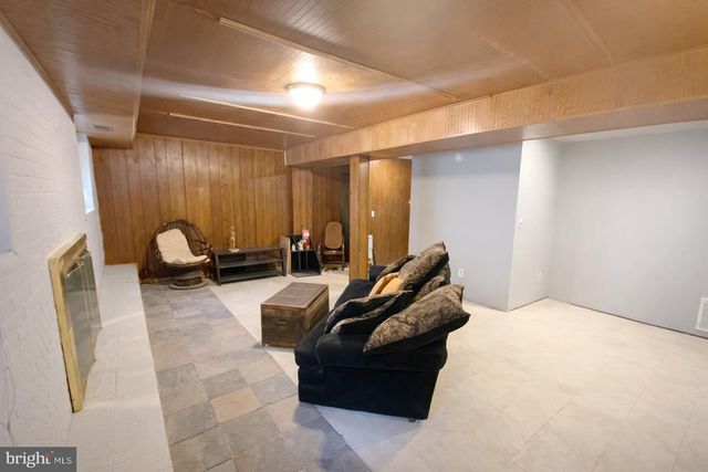 8036 SAINT ANNES CT, Alexandria, VA 22309