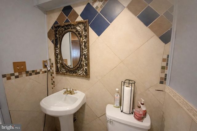 8036 SAINT ANNES CT, Alexandria, VA 22309