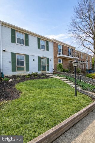 8036 SAINT ANNES CT, Alexandria, VA 22309