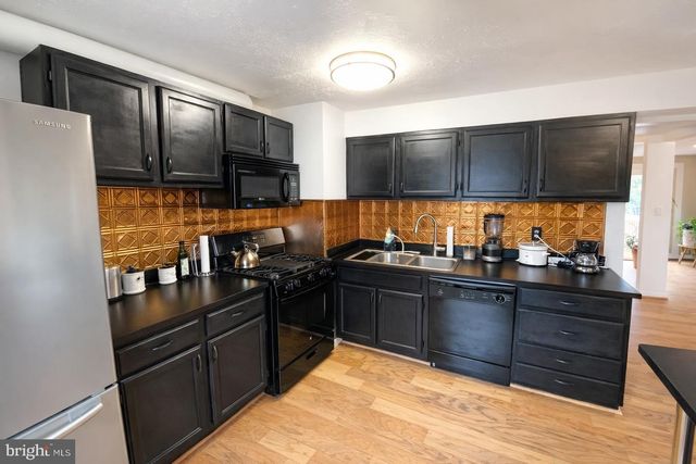 8036 SAINT ANNES CT, Alexandria, VA 22309