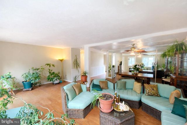 8036 SAINT ANNES CT, Alexandria, VA 22309