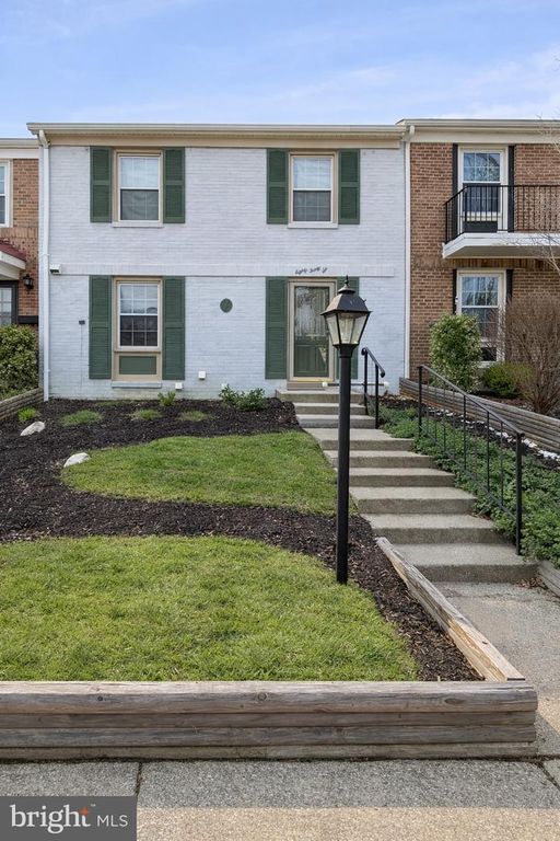 8036 SAINT ANNES CT, Alexandria, VA 22309