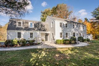 6 Stoner Drive, West Hartford, CT 06107