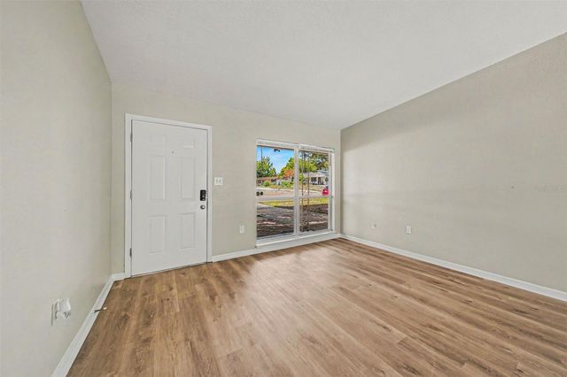 5909 WOLF ROAD, Orlando, FL 32808