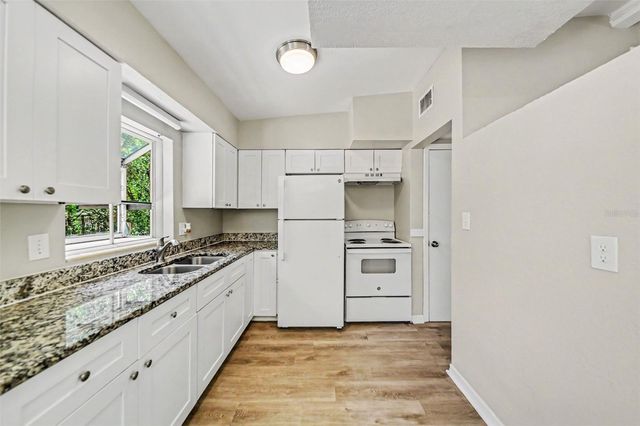 5909 WOLF ROAD, Orlando, FL 32808