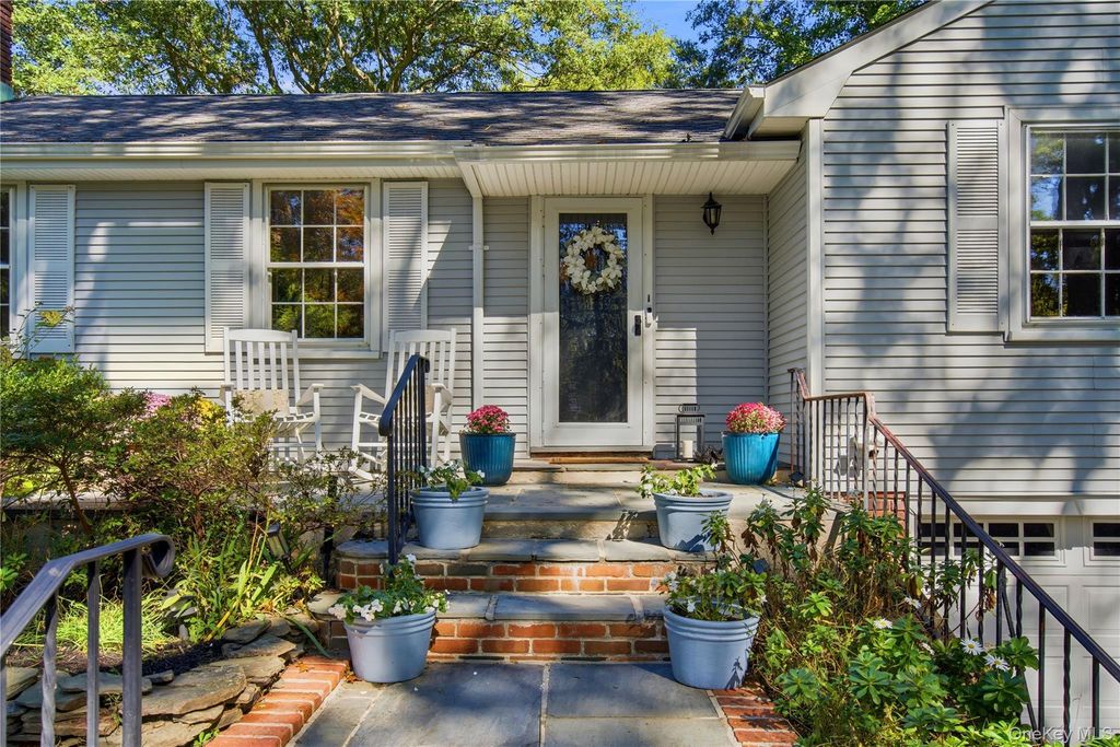 11 Pennington Drive, Huntington, NY 11743 — photo 2