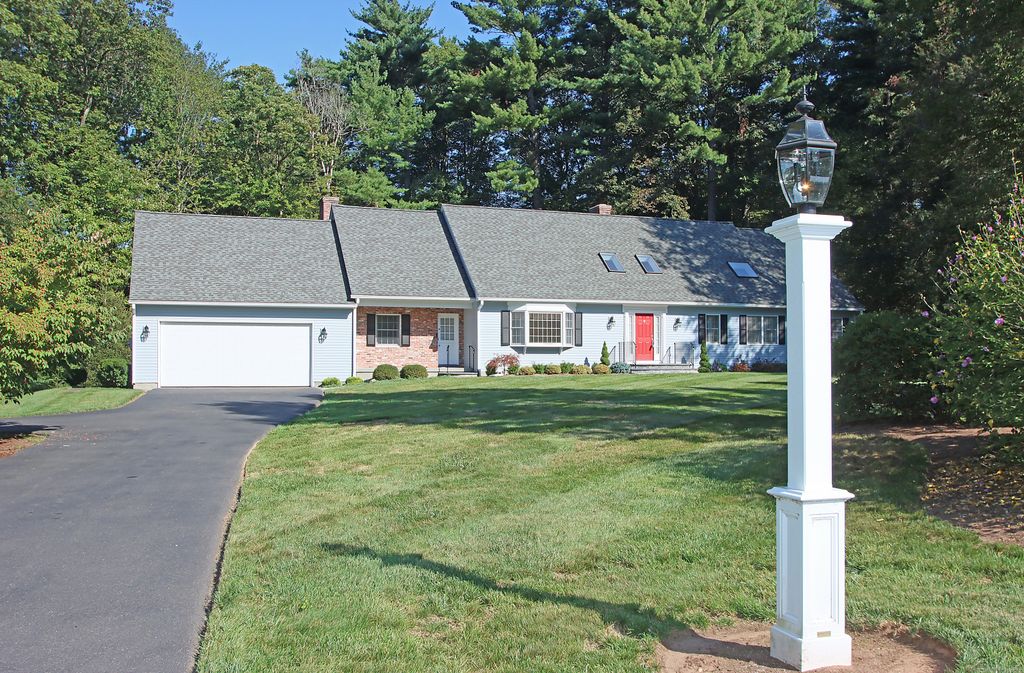 44 Daventry Hill Road, Avon, CT 06001