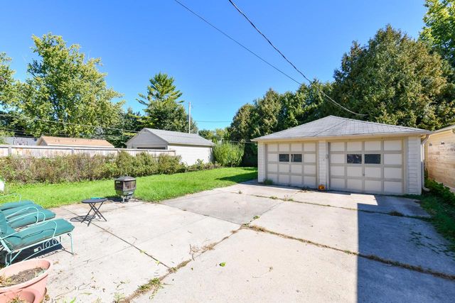 2616 N 96th STREET, Wauwatosa, WI 53226