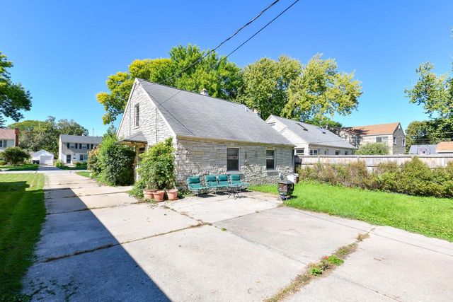 2616 N 96th STREET, Wauwatosa, WI 53226