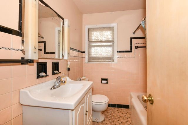 2616 N 96th STREET, Wauwatosa, WI 53226