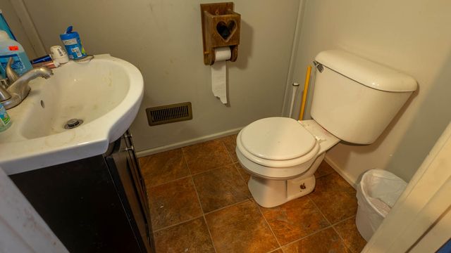 100 E Adams Street, Thayer, MO 65791