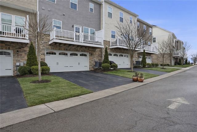 824 Theda Dori Street, Cranberry Twp, PA 16066