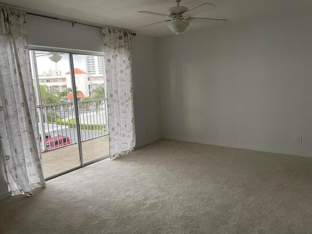 37 Yacht Club Drive 303, North Palm Beach, FL 33408