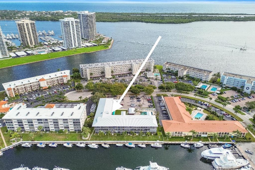 37 Yacht Club Drive 303, North Palm Beach, FL 33408