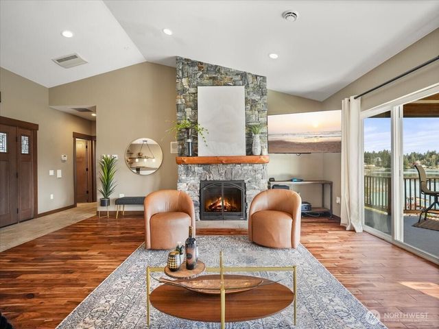3231 Deer Island Drive E, Lake Tapps, WA 98391