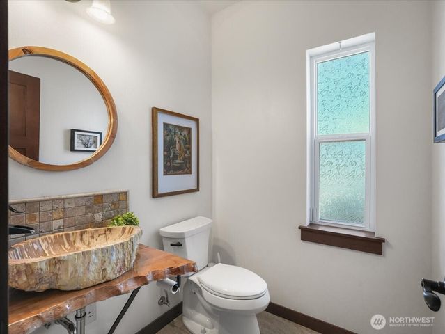 3231 Deer Island Drive E, Lake Tapps, WA 98391
