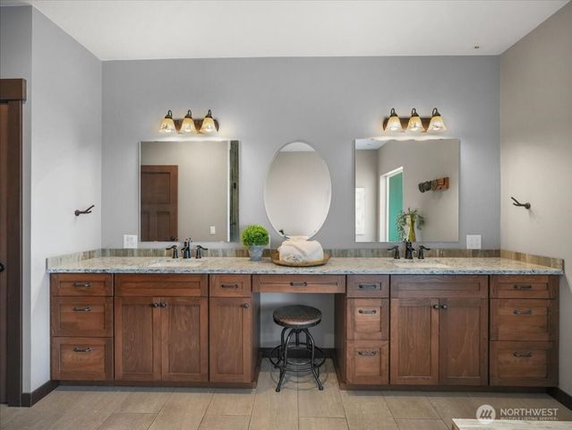 3231 Deer Island Drive E, Lake Tapps, WA 98391